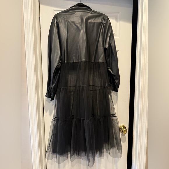 Elegant Black Women's Jacket with Attached Tulle Skirt - Picture 3 of 4